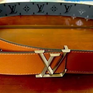 Louis Vuitton authentic leather reversible mens leather belt with box & bag